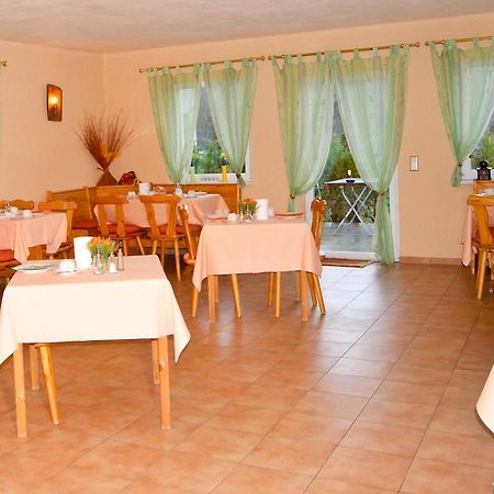 Hotel Schonunger Bucht Waigolshausen Esterno foto