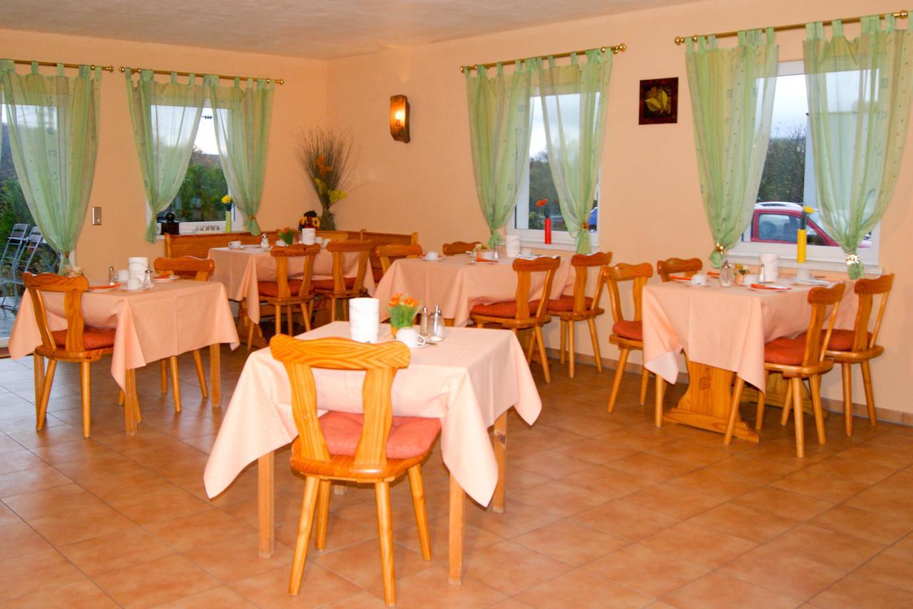 Hotel Schonunger Bucht Waigolshausen Esterno foto