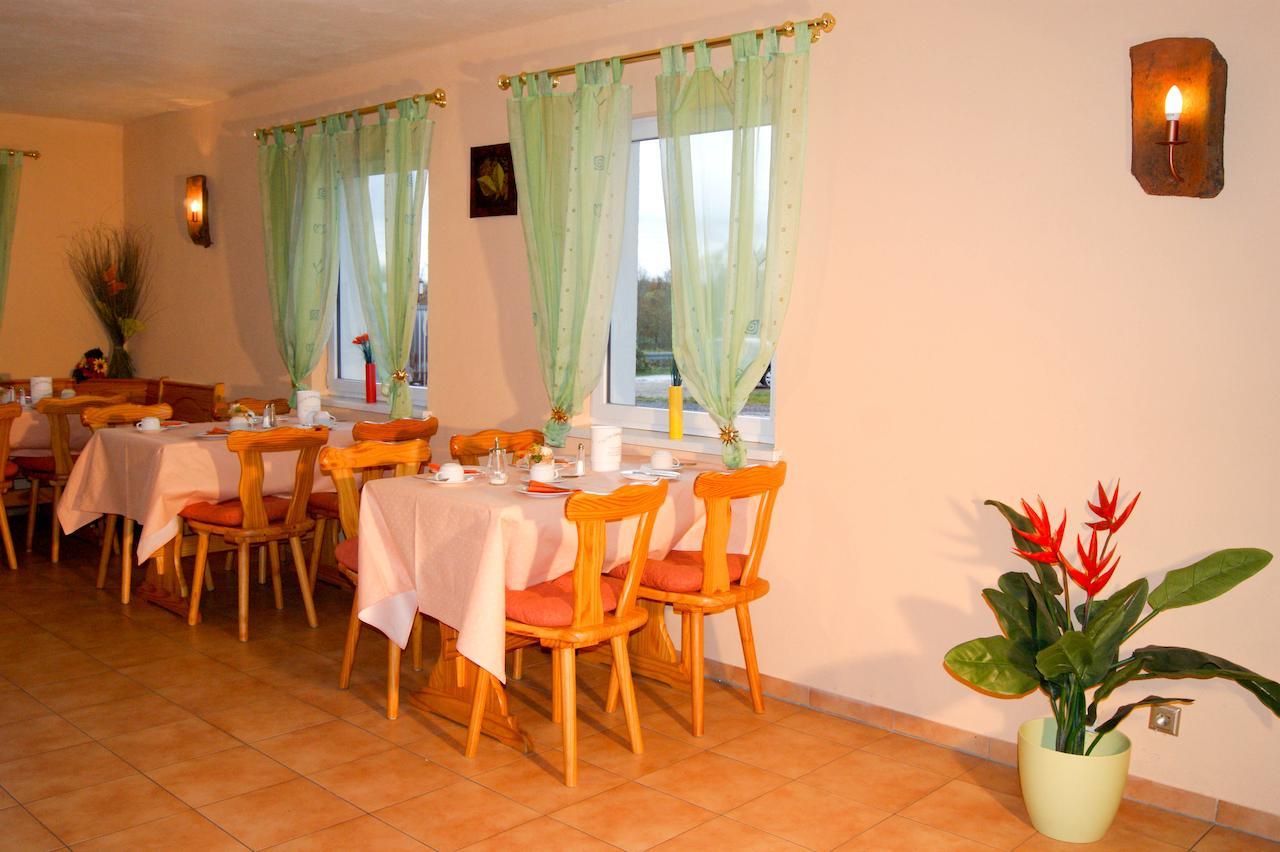 Hotel Schonunger Bucht Waigolshausen Esterno foto